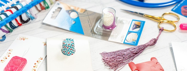 zbiór opakowań kursów haftu